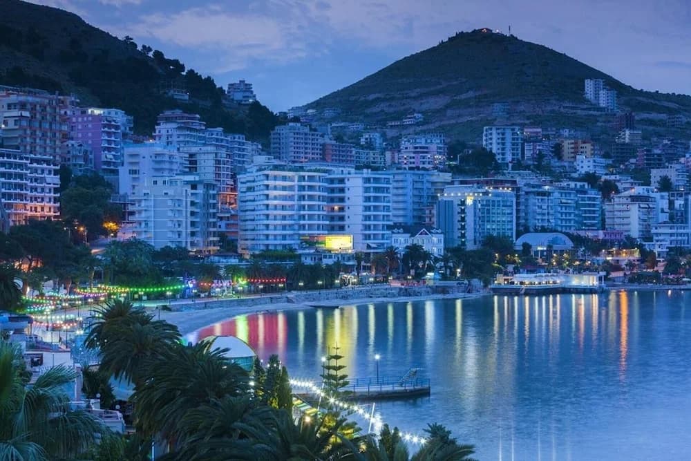 جولة 16 يومًا في ألبانيا وكوسوفو والجبل الأسود: تيرانا ودايتي وبريزرين